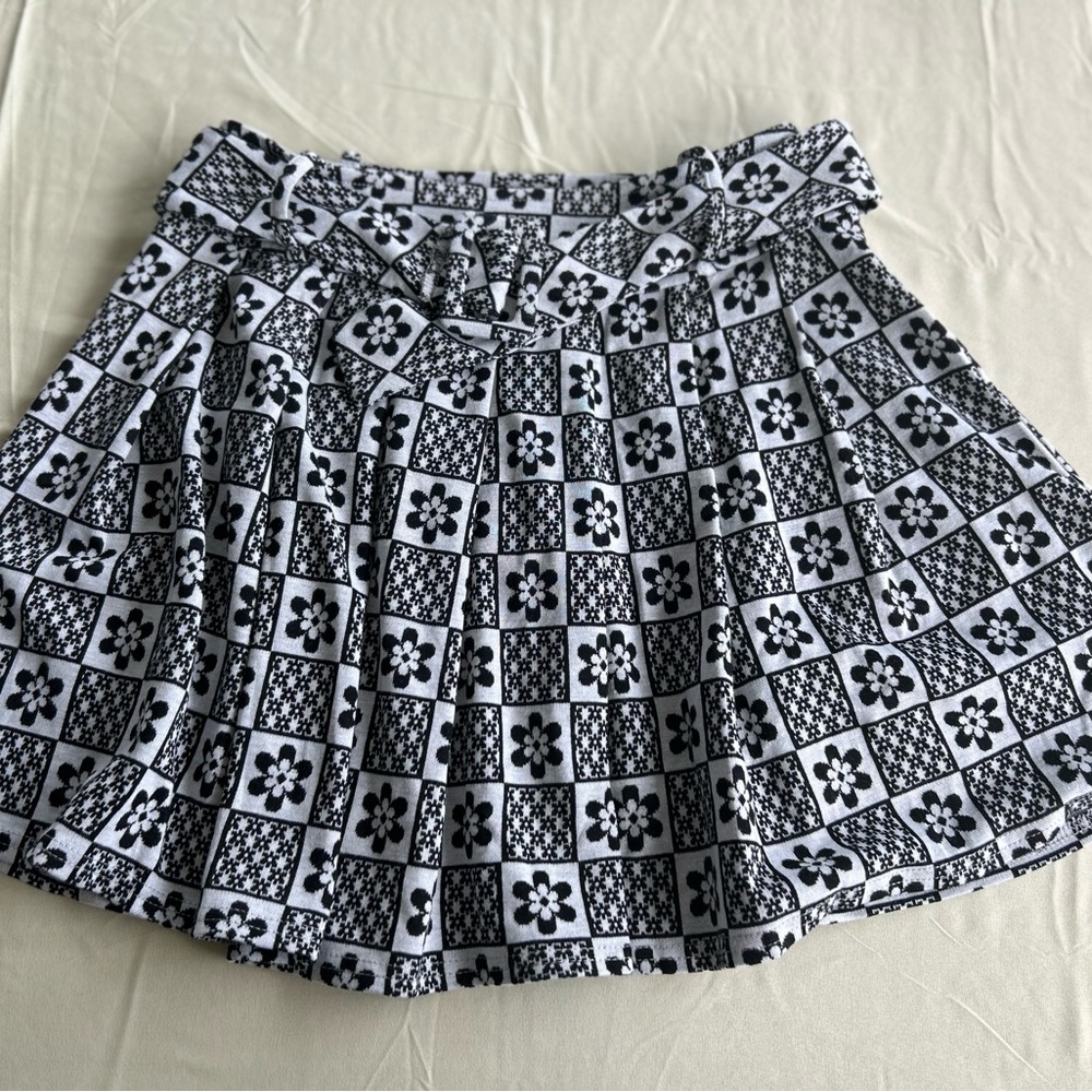 Woman skirts - Picture 2 of 6